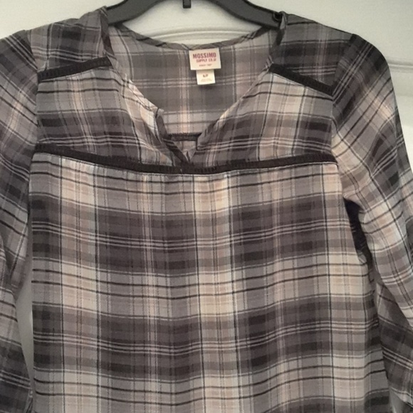 Mossimo Top - Picture 2 of 2